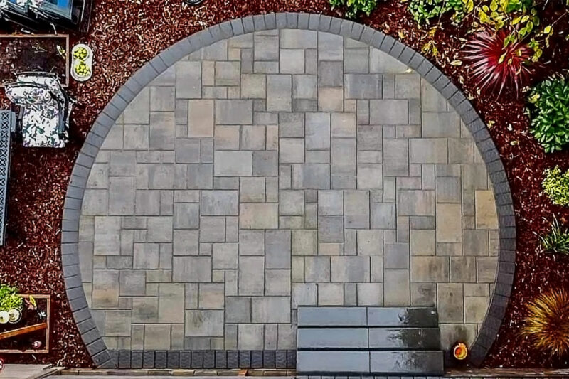 circular patio using La-Pietra-Moderna-Jamestown-Blend