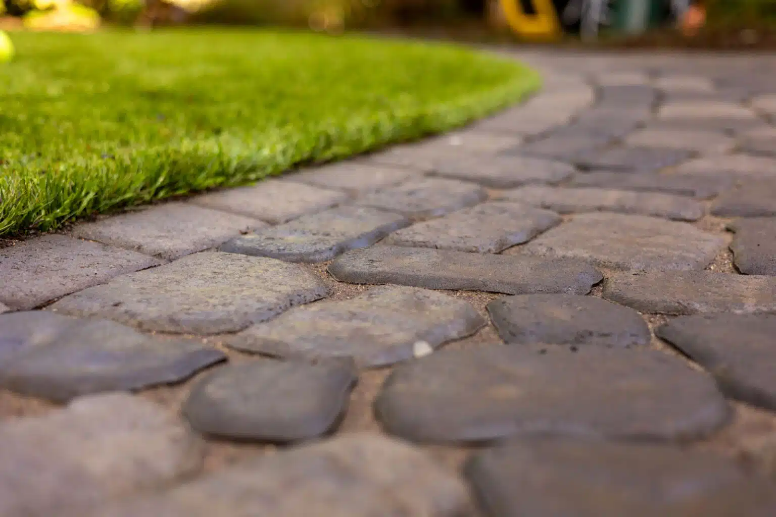 Roma Stone Cambridge blend charcoal Color Concrete pavers Layer driveway