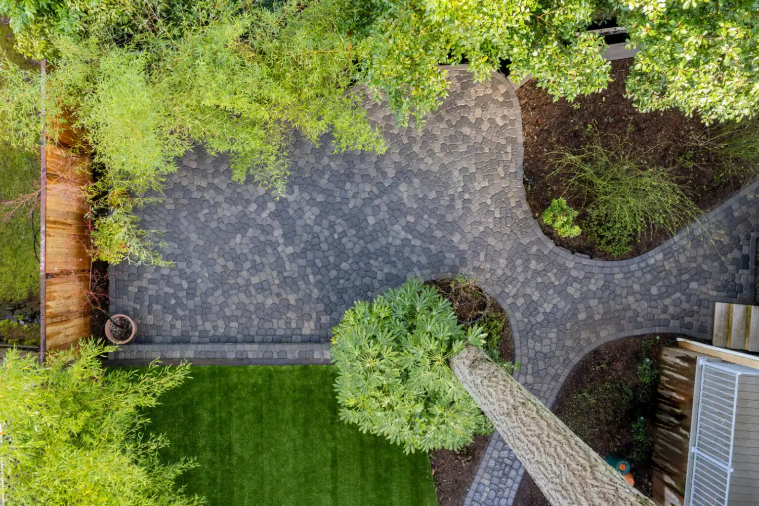 Roma Stone Cambridge blend Charcoal Color Concrete pavers Layer